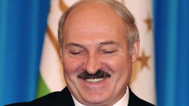 Как для Лукашенко наряжали девушек и не только (фото)