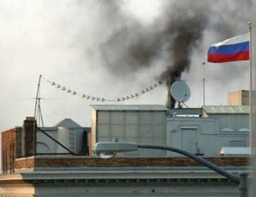 В США оштрафовали дипломатов РФ, сжигавших документы