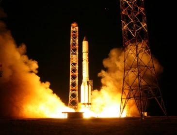 Россия успешно запустила в космос ракету Протон