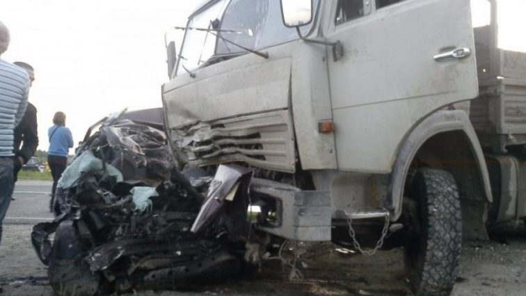 Изуродованные останки на дороге: жуткая катастрофа поставила на уши Россию