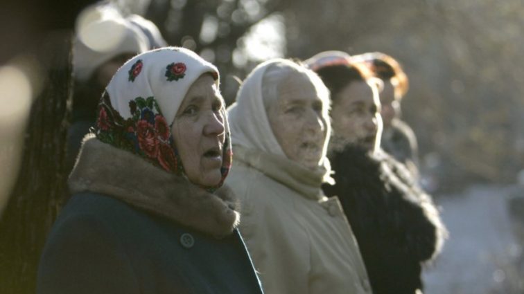 В России бабушки обокрали детей, которые решили их поздравить 