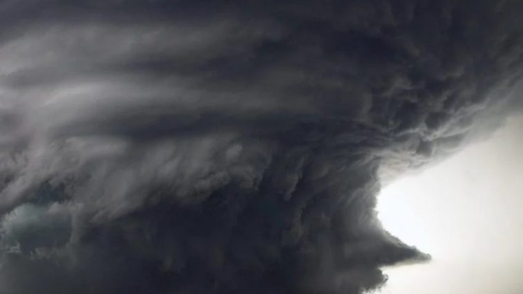 Ураганы атакуют: погода готовит смертельную ловушку