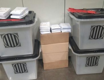 Референдум в Каталонии: полиция начала изымать избирательные урны