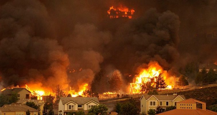 Крупный пожар в Калифорний, до сих пор еще не могут найти людей