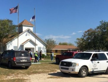 Неизвестный расстрелял десятки людей в церкви