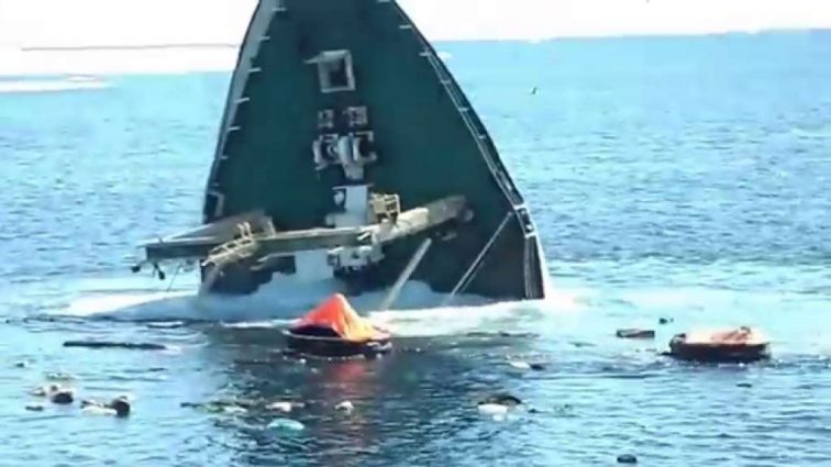 У берегов Греции затонуло судно с мигрантами