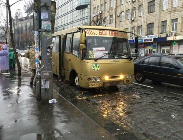 В Киеве можно прокатиться на золотой маршрутке