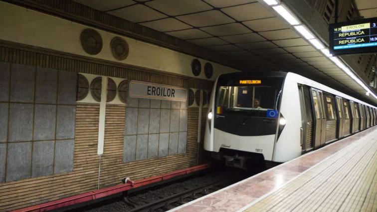 В Румынии женщина столкнула беременную пассажирку под поезд