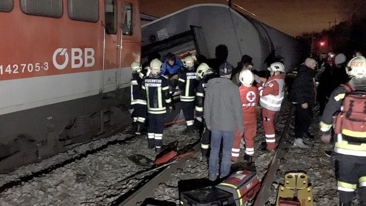 СРОЧНО! Столкнулись два пассажирских поезда. На подмогу подняли авиацию, десятки пострадавших