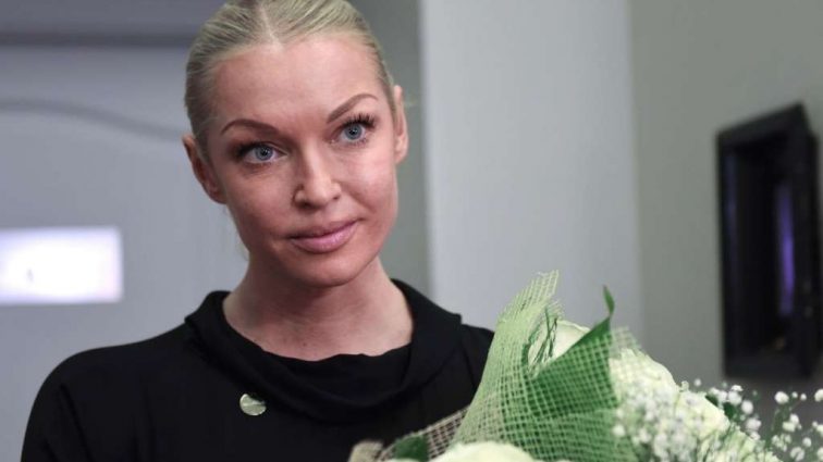 Анастасия Волочкова требует у экс-любовника десять миллионов долларов