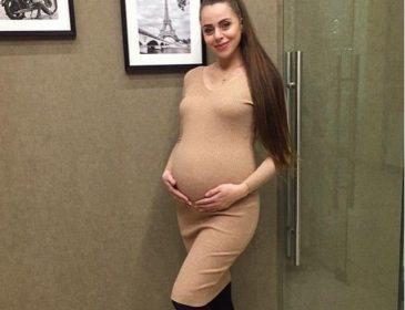 «Не удосужилась надеть ради фото накладной живот» —  Ольга Рапунцель вызвала подозрения касательно реальности ее беременности