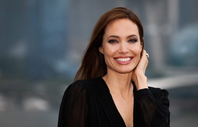 Невероятная Анджелина Джоли вышла в свет в соблазнительном прозрачном платье