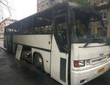 В центре Питера сгорел туристический автобус