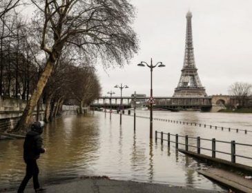 Уровень реки достигнет максимума: из-за наводнения эвакуированы люди