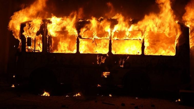 Сгорели заживо: 52 человека погибли во время пожара в автобусе