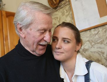 «Вот же ревнивец» — Директор 87-летнего Ивана Краско избил предполагаемого кавалера его молодой жены