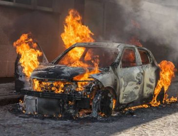 Подожгла более 120 автомобилей: девочка -подросток уничтожала машины