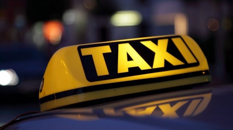 Очнулся и удивился: мужчине за поездку в такси выставили счет 1,6 тыс. долларов
