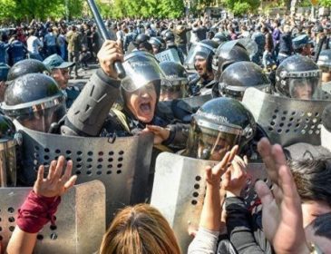 В Армении протесты против президента: Есть задержанные
