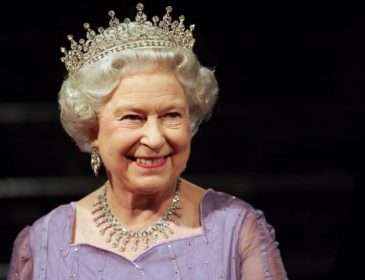 «В окружении народа и звезд»: посмотрите как Елизавета ІІ отпраздновала День Рождение