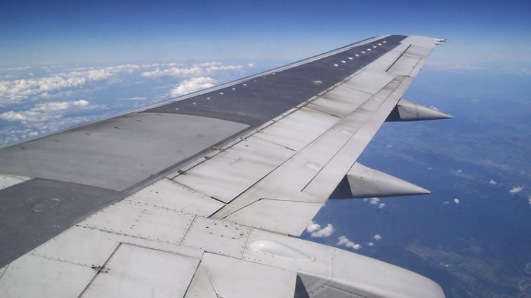 «Было обнаружено разрушение»: Самолет во время посадке начал разваливаться