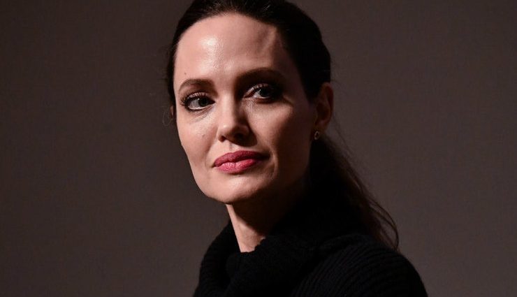 «Из-за нового романа Питта»: Джоли снова страдает от истерик
