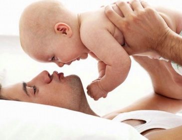 «Вес — 4 килограмма, рост — 53 сантиметра»: в мире зафиксирован первый случай, когда ребенка родил отец