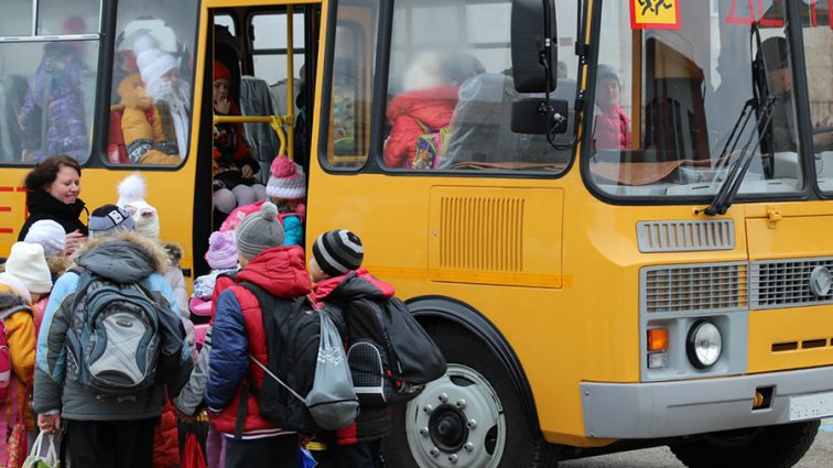 Ужасное ДТП : автобус с детьми врезался в фуру!