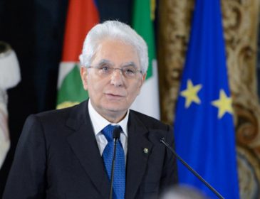 Президента Италии хотят отправить в отставку. Узнайте подробности