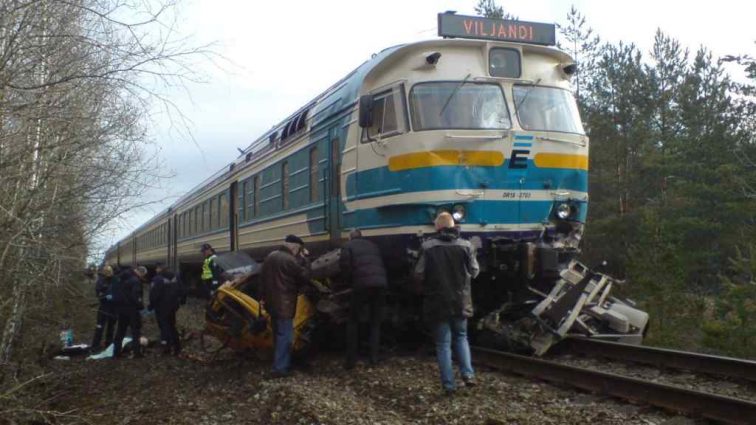 В Польше поезд столкнулся с грузовиком: много погибших