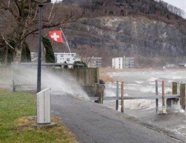 Вода залила улицы, магазины, эскалаторы…: в Швейцарии бушует мощный шторм