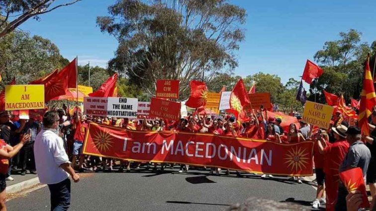 Македонцы массово протестуют против переименования страны