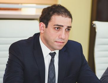 Первый пошел : главный прокурор Грузии Ираклий Шотадзе подал в отставку