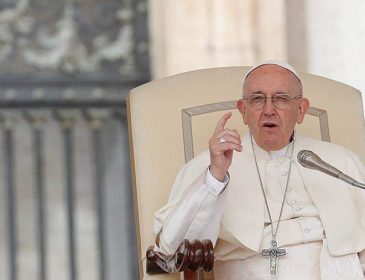 Папа Римский начал массово принимать отставки епископов