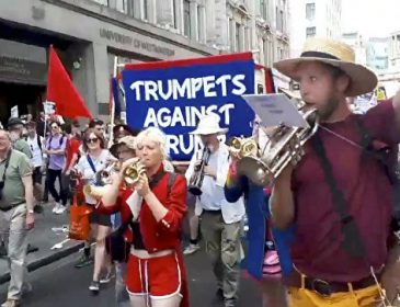 «Ему здесь не рады»: В Лондоне проходит многотысячный митинг противников Трампа