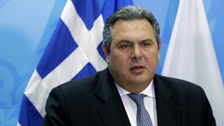 Министр обороны Греции подал в отставку из-за лесных пожаров по всей стране