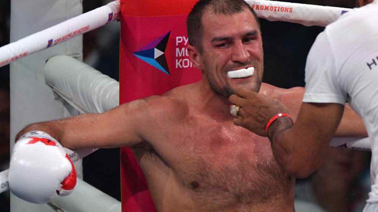 Российский боксер не смог защитить титул чемпиона мира WBO