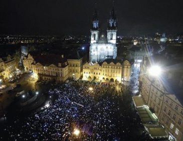 «С нас хватит!»: В Чехии проходят масштабные акции протеста