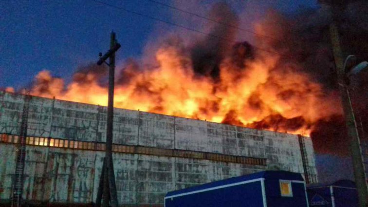 На заводе в России произошел сильнейший пожар