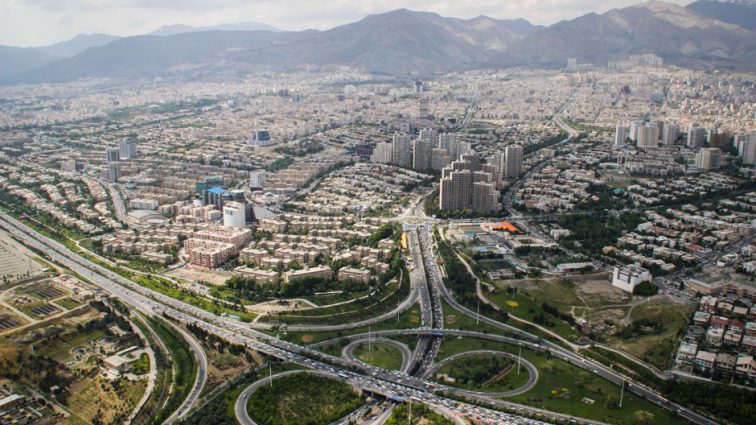 «Ежегодно на 25 см.»: Столица Ирана постепенно уходит под землю