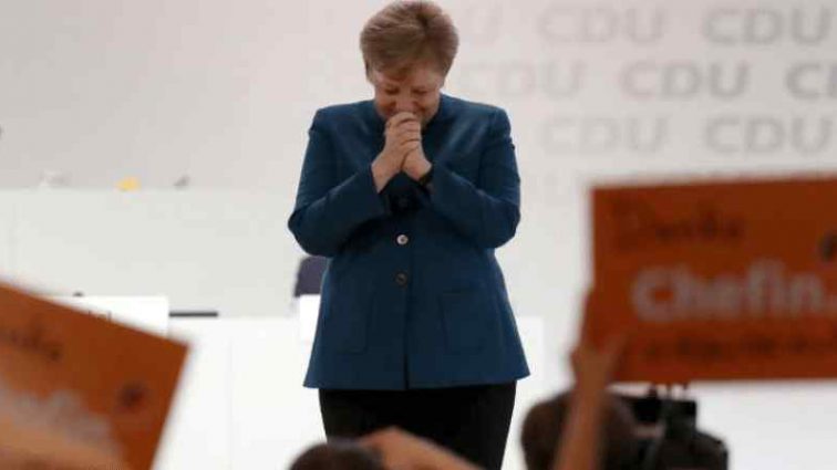 «Под бурные овации»: Ангела Меркель торжественно покинула свой пост