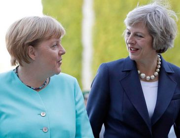 «Опозорилась перед Меркель»: Тереза Мэй попала в очень неприятную ситуацию в Берлине