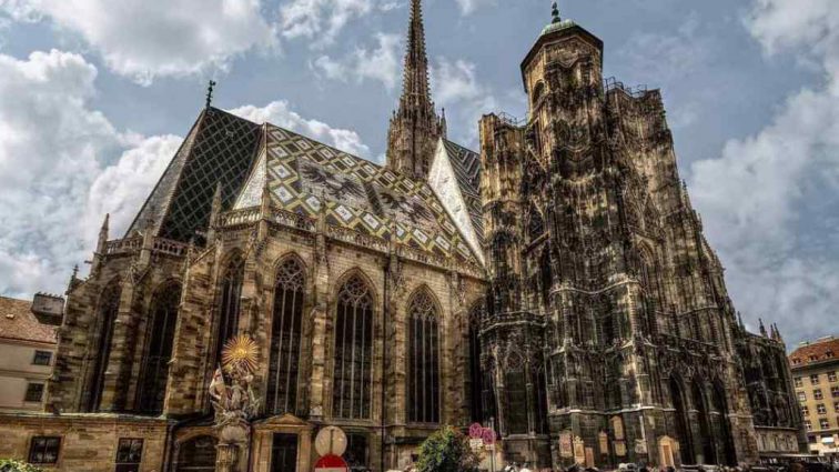 В Вене преступники напали на монахов в церкви: есть жертвы