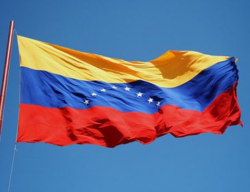 Перестаньте разрушать демократию: Верховный суд запретил лидеру оппозиции Венесуэлы покидать страну