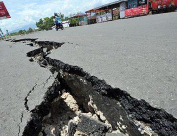Стихии против Индонезии: цунами, вулкан, а теперь еще одно землетрясение магнитудой 5,4