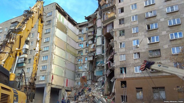 Взрыв многоэтажки в Магнитогорске: власти решили снести два подъезда, расселять дом не будут