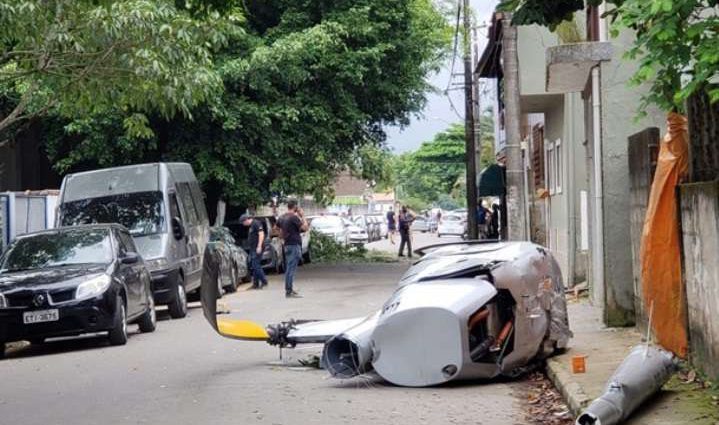 В Бразилии вертолет упал прямо посреди улицы с людьми, есть жертвы