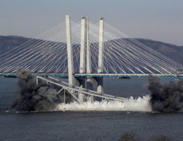 В Нью-Йорке взорвали легендарный мост на реке Гудзон