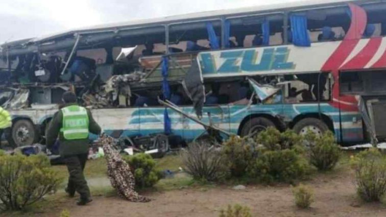 «Больше 13 погибших»: Автобус с футболистами слетел с дороги в пропасть