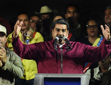 Госпереворот: в Венесуэле оппозиционный лидер объявил себя исполняющим обязанности президента